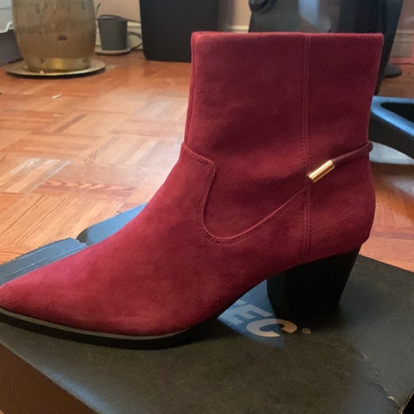 Red sued ankle boots - Picture 3 of 5